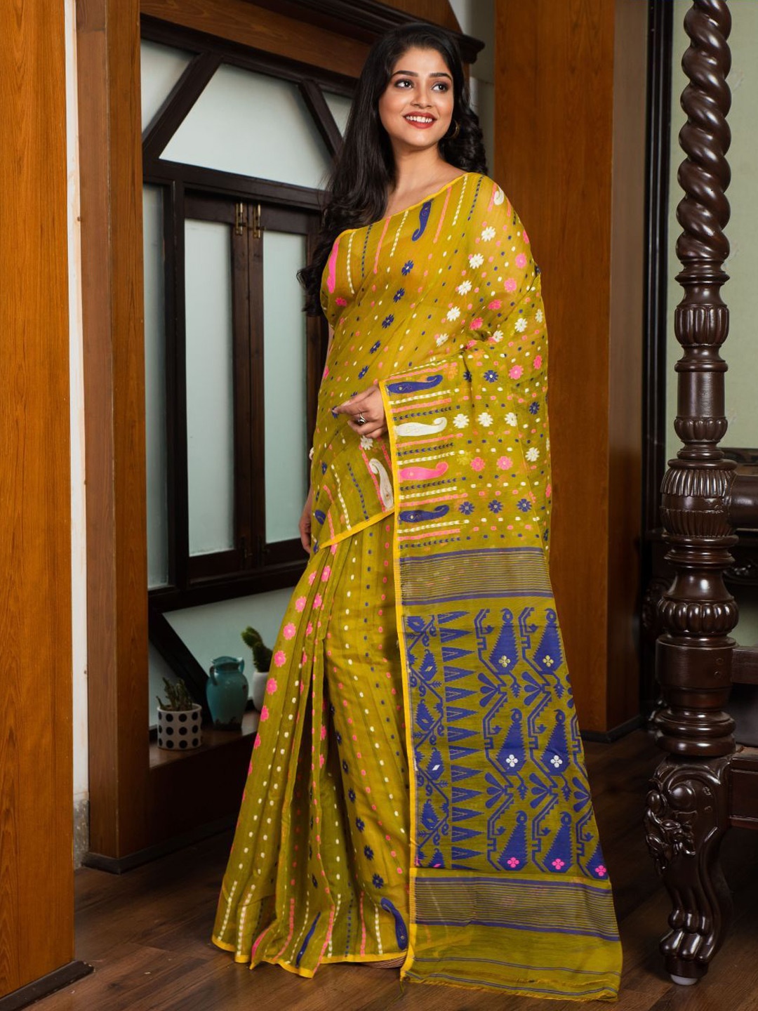 

8POURE Woven Design Jamdani Saree, Green