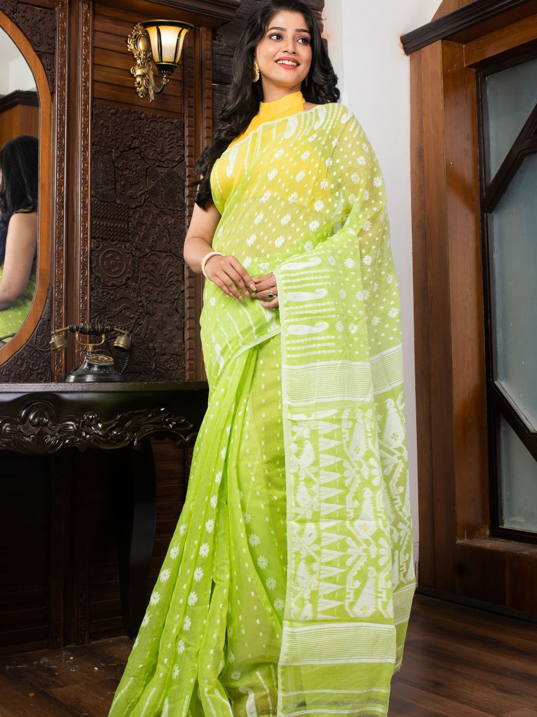 

8POURE Ethnic Motifs Saree, Green