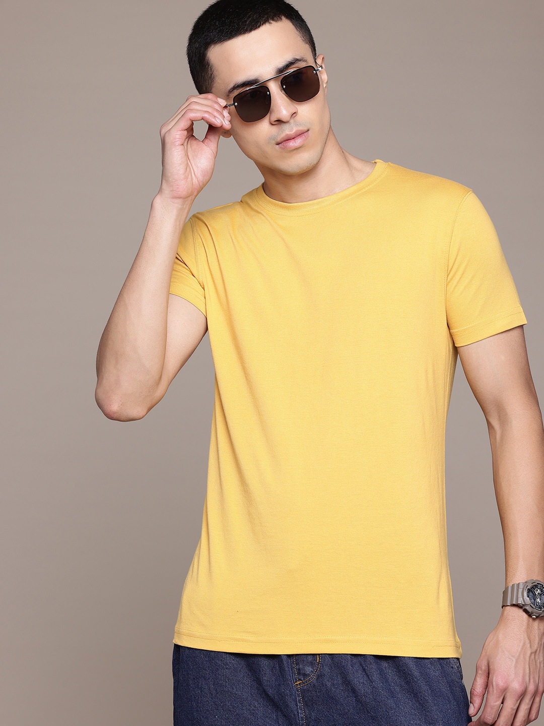 

The Roadster Lifestyle Co. Solid T-shirt, Yellow