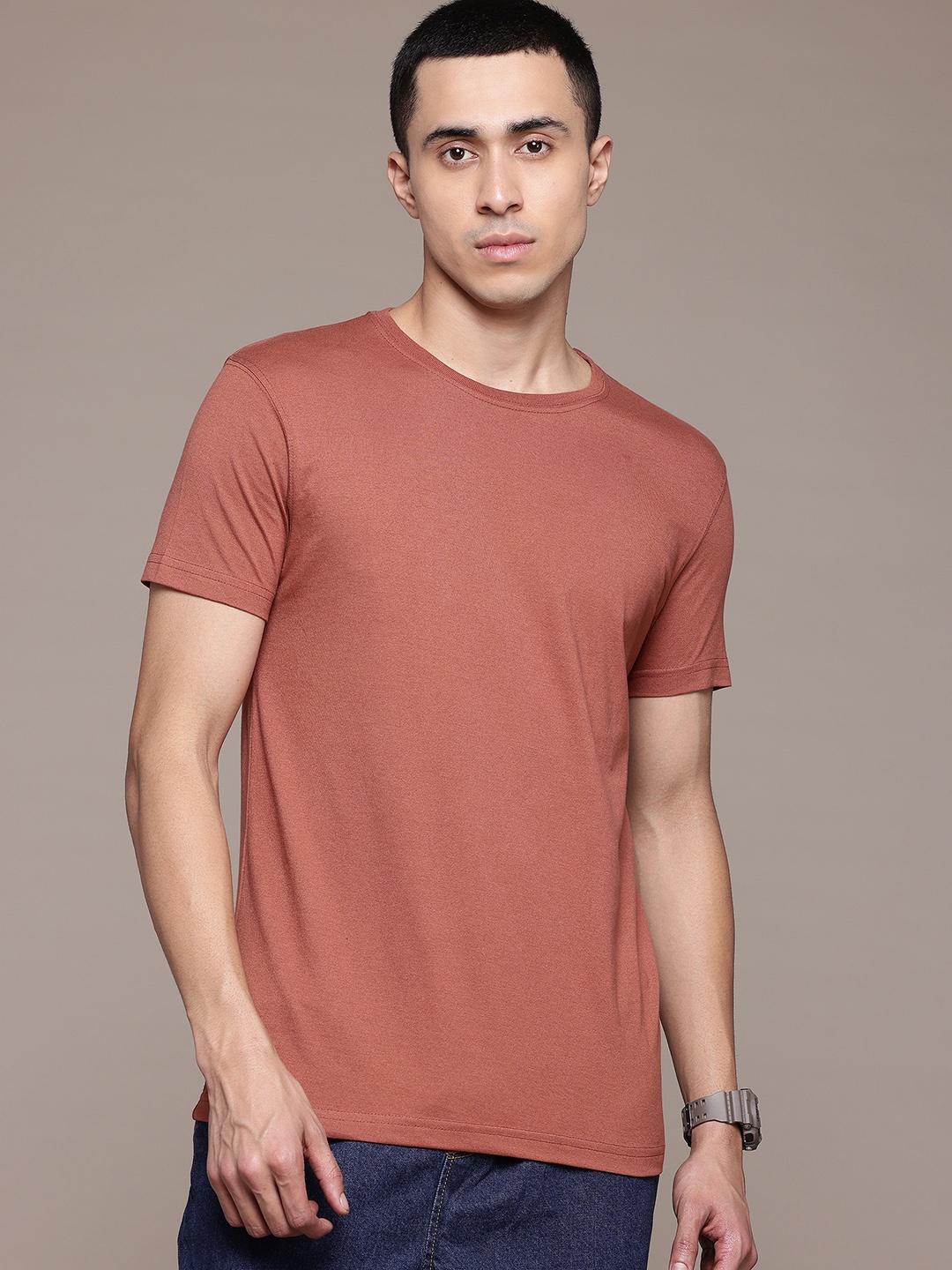 

The Roadster Lifestyle Co. Solid T-shirt, Rust