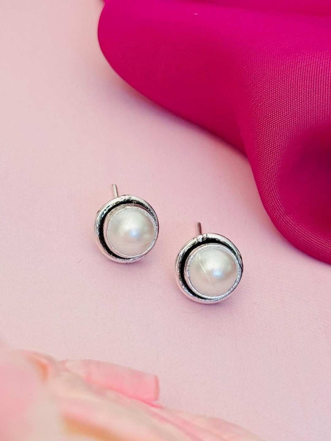 

Sangria Silver-Plated Artificial Stones Studs