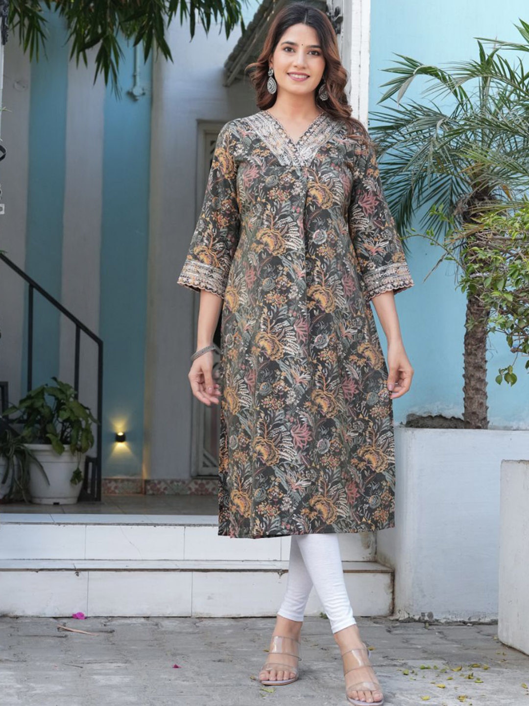 

KALINI Floral Printed Sequinned Kurta, Green