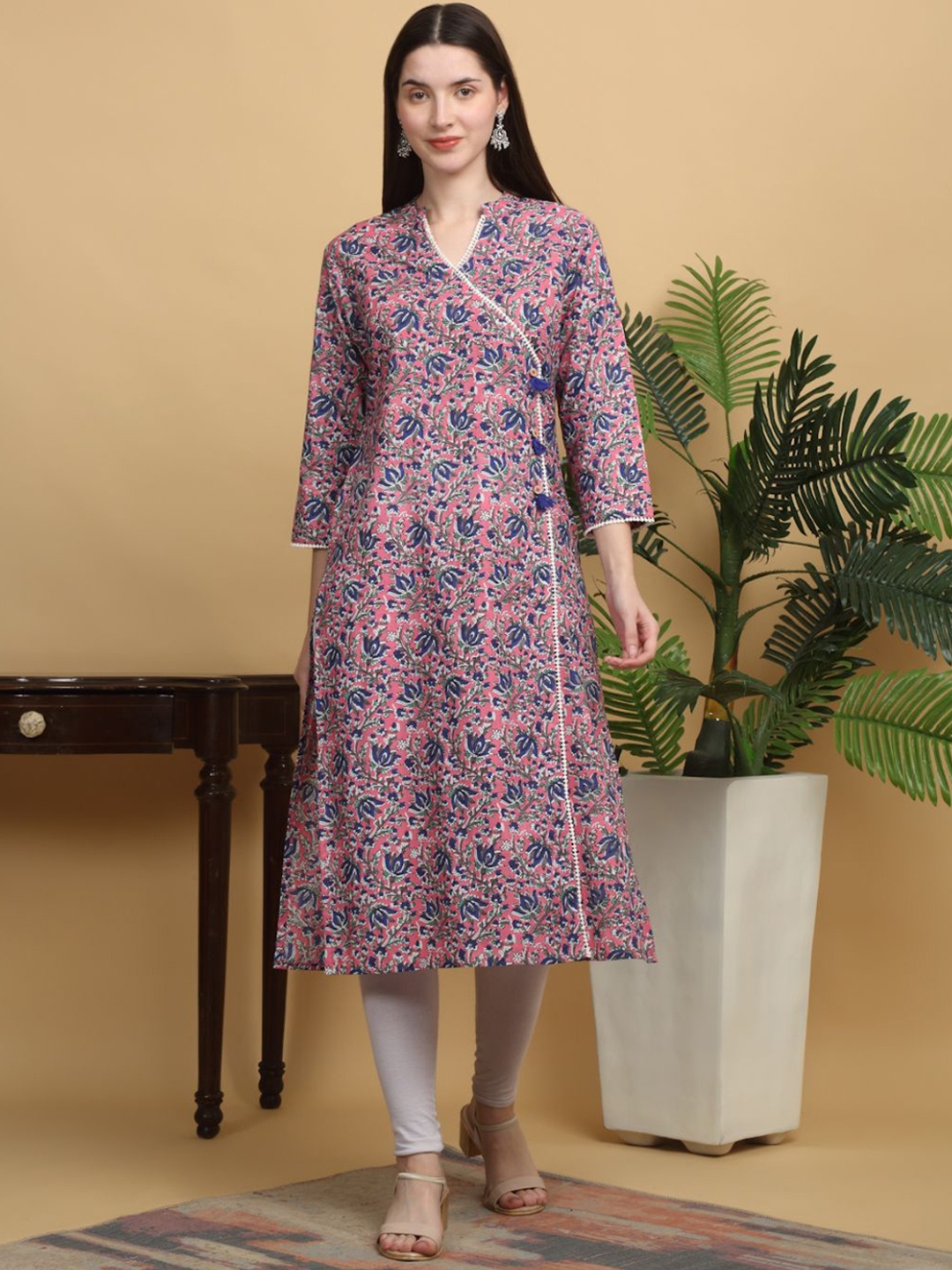 

KALINI Floral Printed Gotta Patti Mandarin Collar Cotton Straight Kurta, Pink