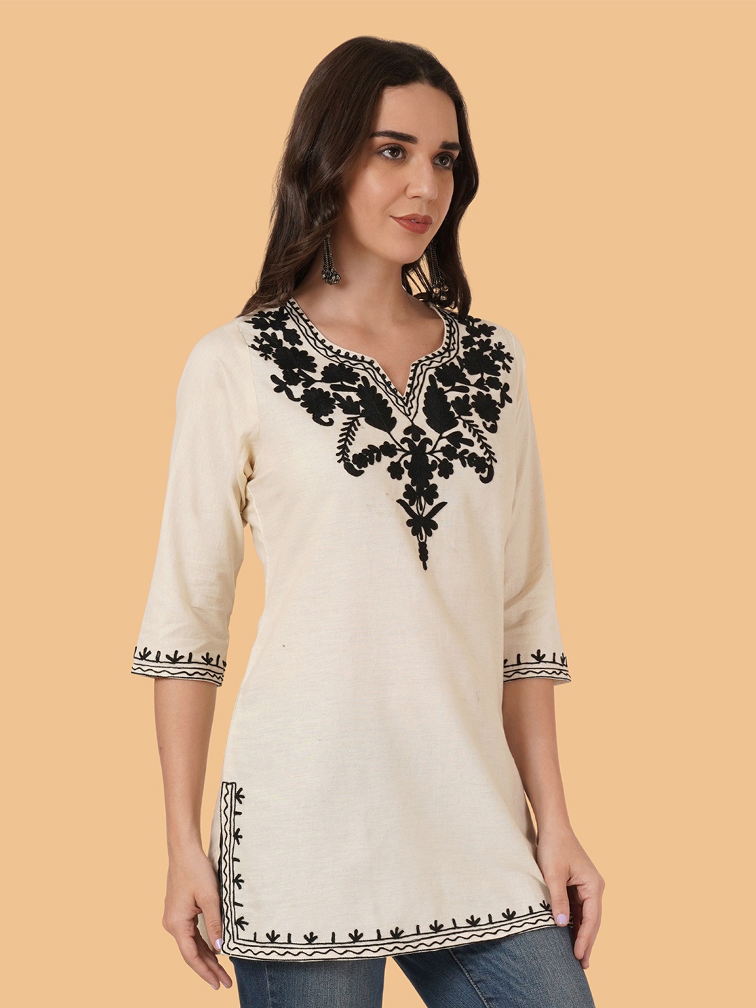 

Brownverse Ethnic Motifs Embroidered Boat Neck Kurti, Off white