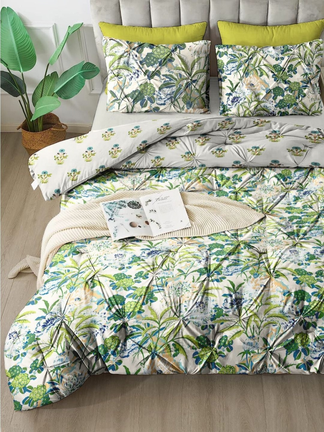 

THE WHITE MOSS White & Green Floral Microfiber AC Room 150 GSM Double Bed Comforter
