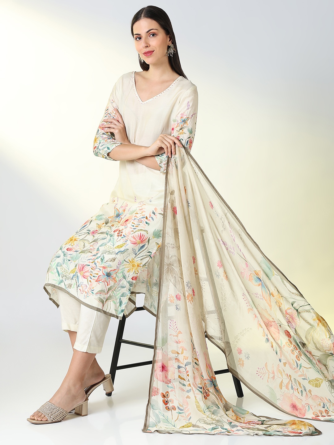 

SHOWOFF V-Neck Floral Printed Beads and Stones Straight Kurta With Trousers & Dupatta, Cream