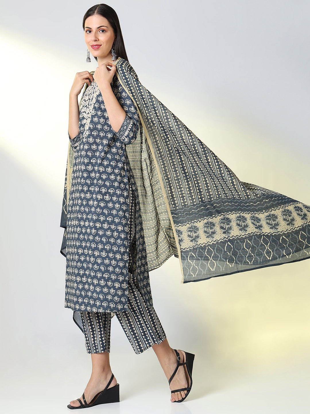 

SHOWOFF Ethnic Motifs Printed Thread Work Straight Kurta With Trousers & Dupatta, Grey