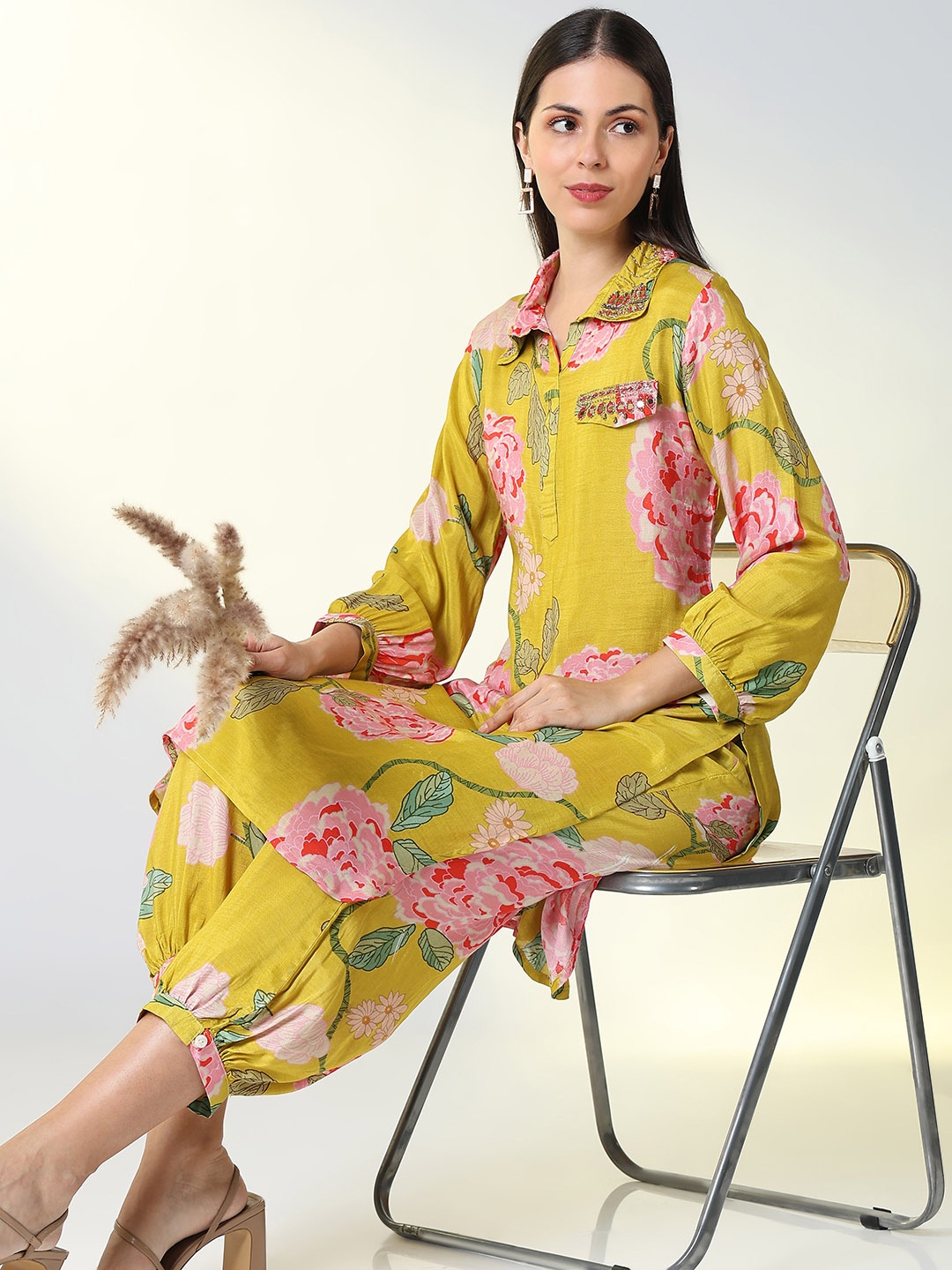 

SHOWOFF Floral Printed Beads and Stones Shirt Collar Straight Kurta With Patiala, Yellow