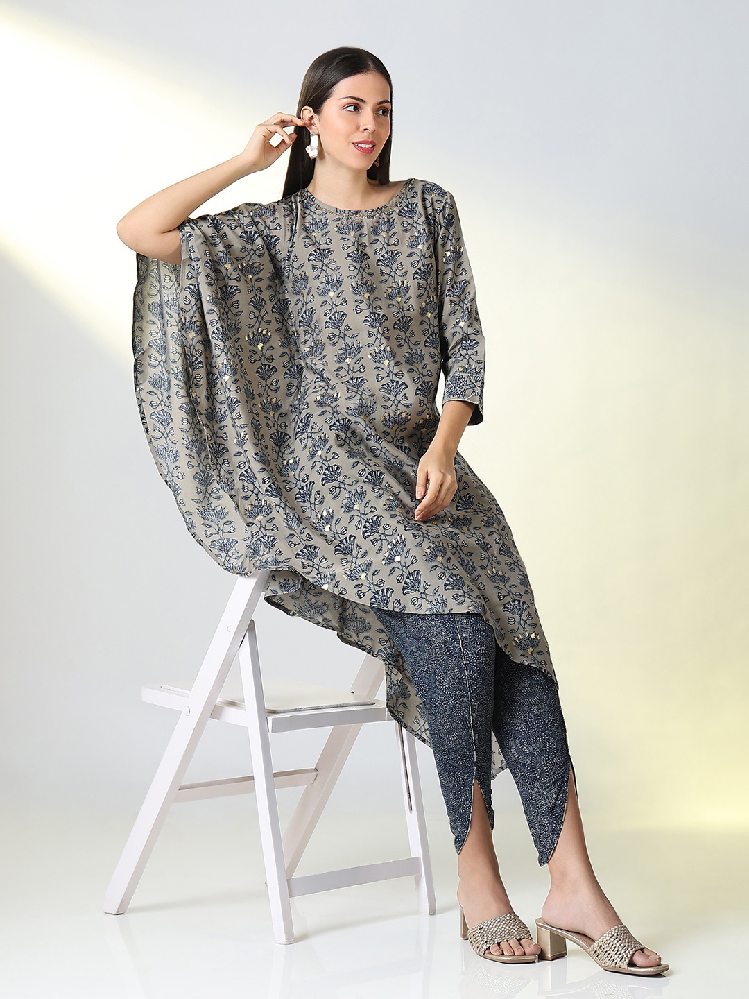 

SHOWOFF Women Floral Printed Regular Beads and Stones Kurta with Dhoti Pants, Grey
