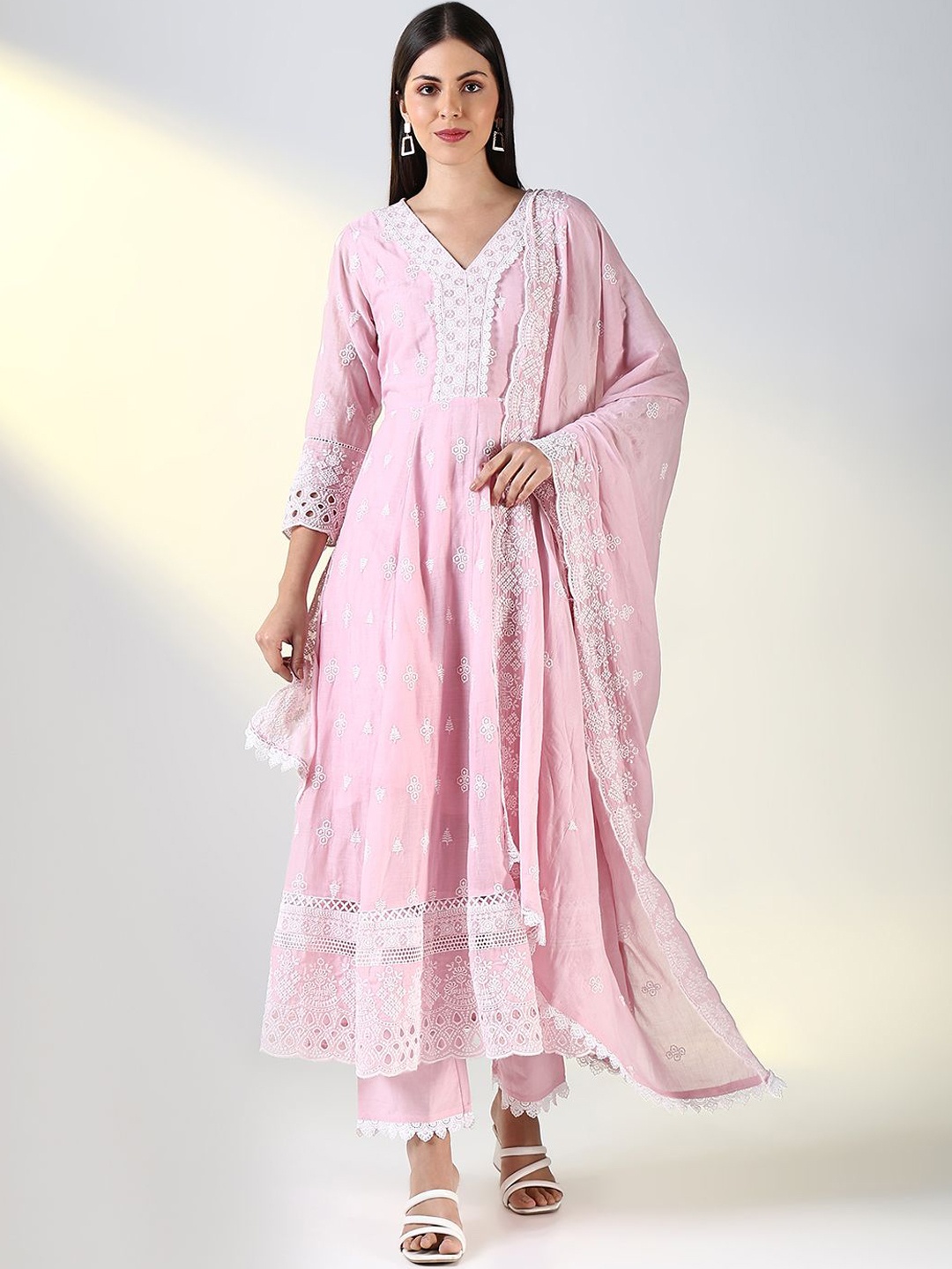 

SHOWOFF Floral Embroidered Panelled Thread Work Anarkali Kurta With Trouser & Dupatta, Pink