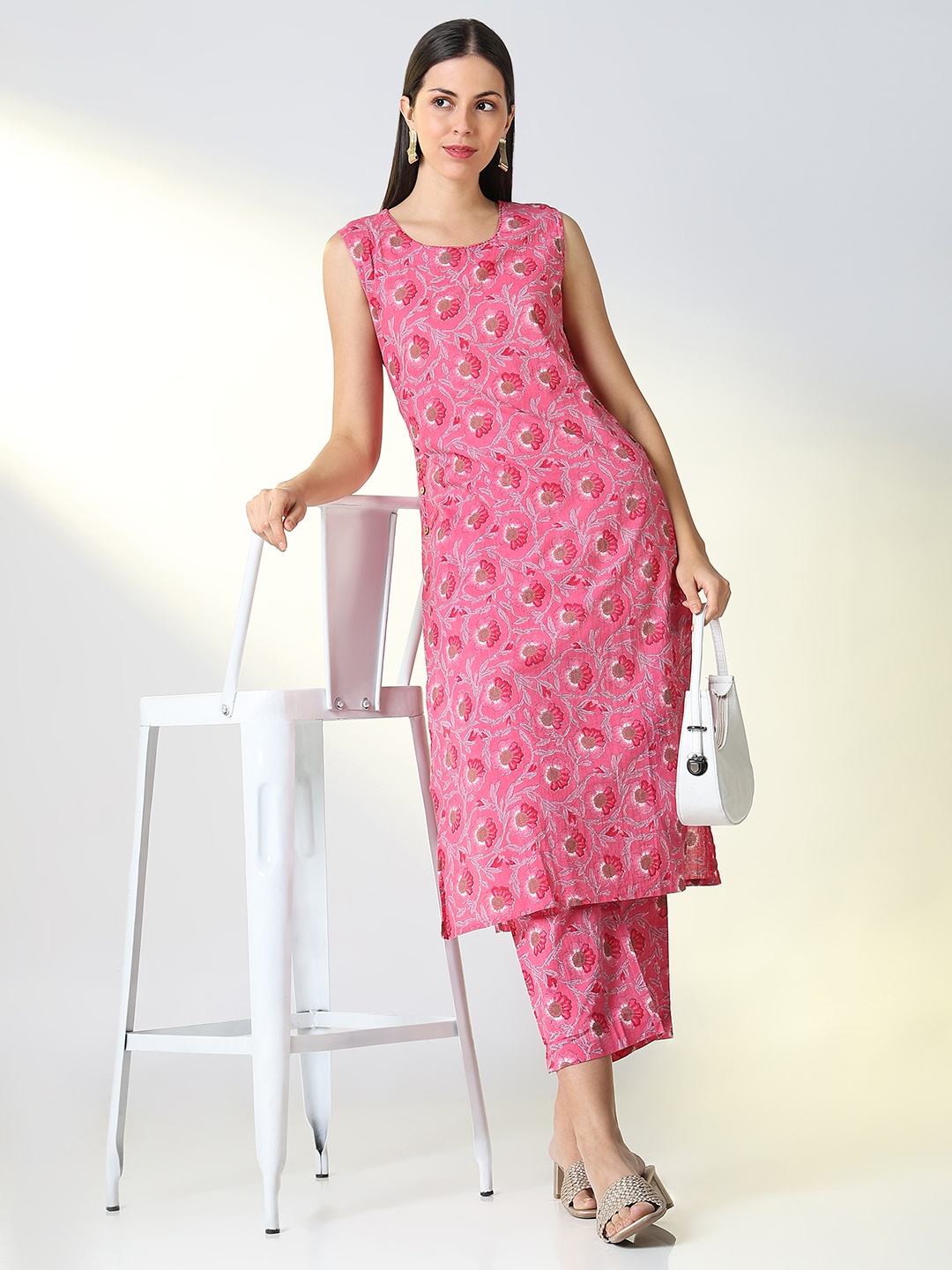 

SHOWOFF Round Neck Floral Printed Straight Kurta With Trouser, Pink