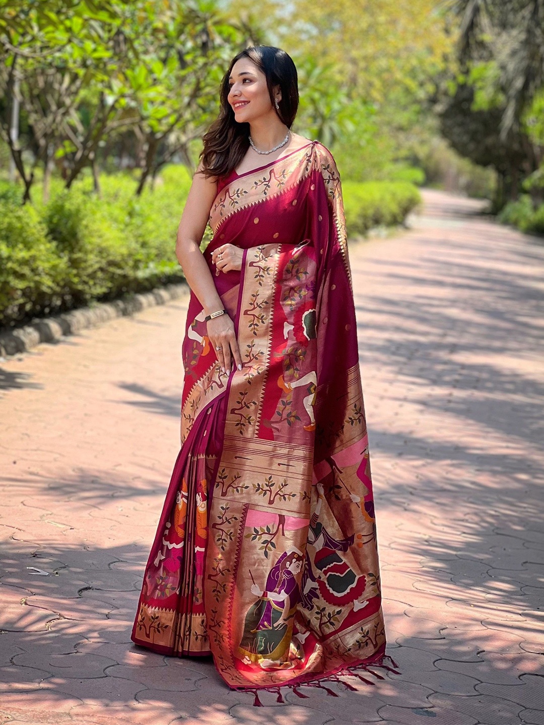 

LeeliPeeri Designer Woven Design Zari Silk Blend Paithani Saree, Maroon