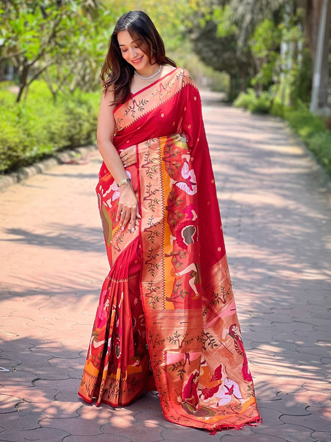 

LeeliPeeri Designer Ethnic Motifs Zari Silk Blend Paithani Saree, Red