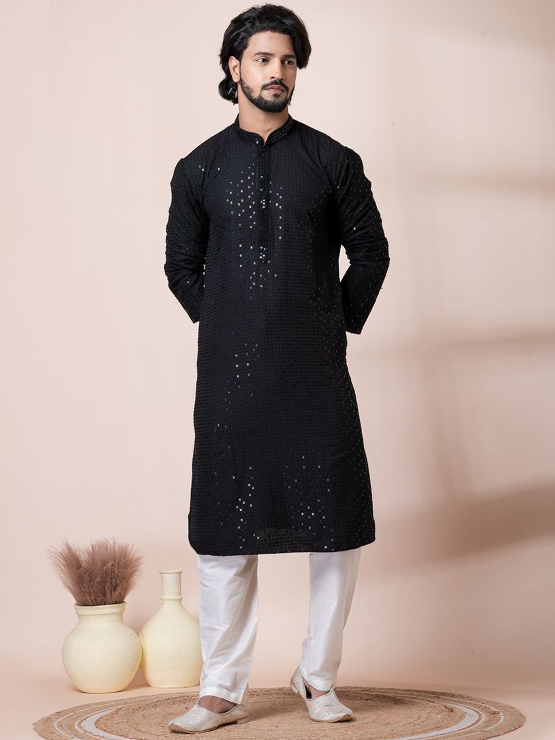 

HU - Handcrafted Uniquely Geometric Embroidered Pure Cotton Straight Kurta with Pyjamas, Black