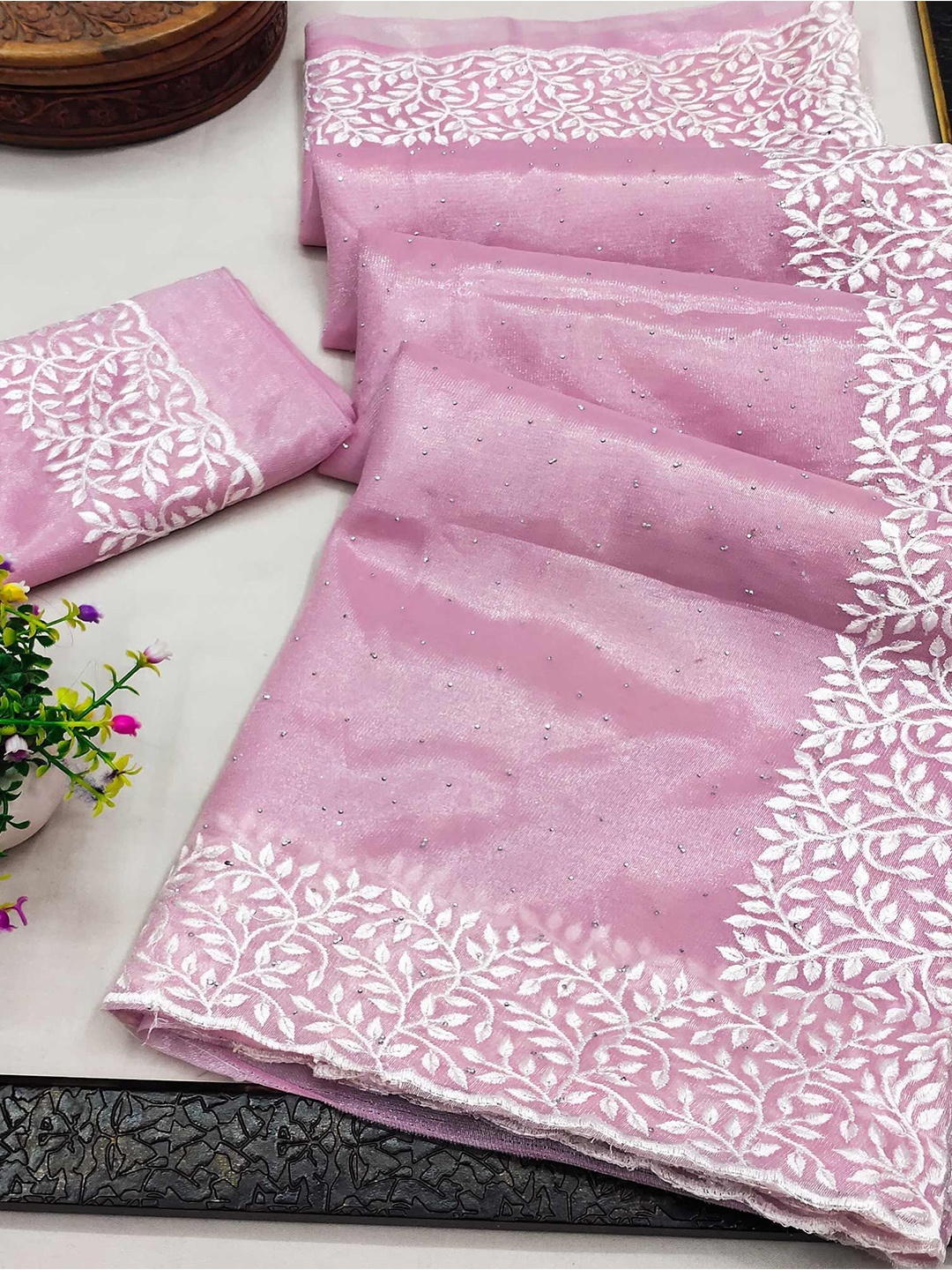 

Peachmode Floral Zari Net Saree, Pink