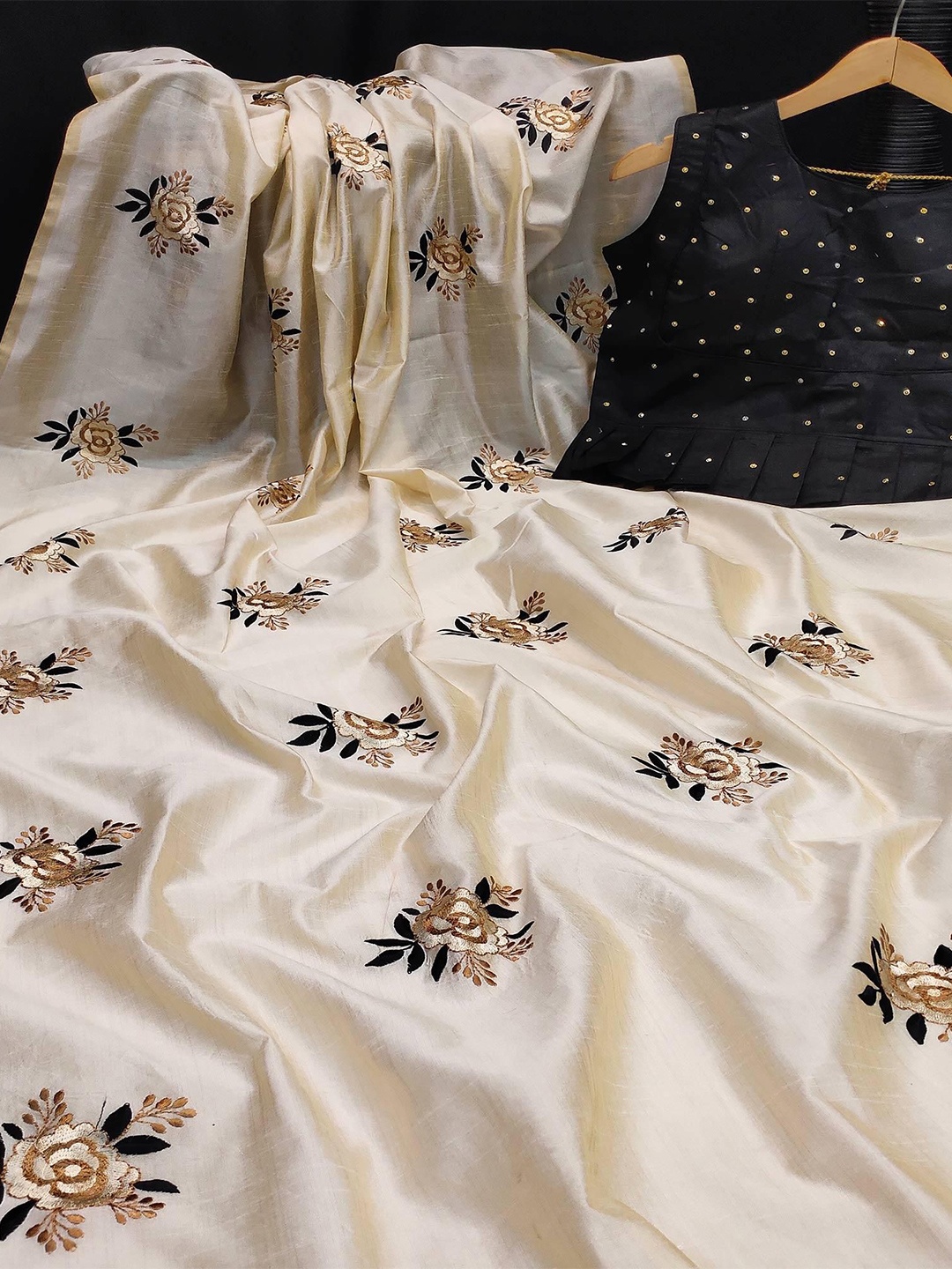 

Peachmode Floral Embroidered Art Silk Saree, Off white