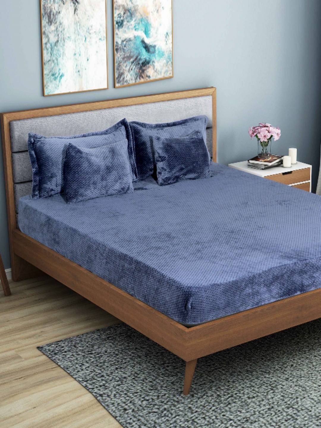

YaAkholic Blue Geometric 300 TC Velvet King Bedsheet Set-1.98 m x 1.82 m