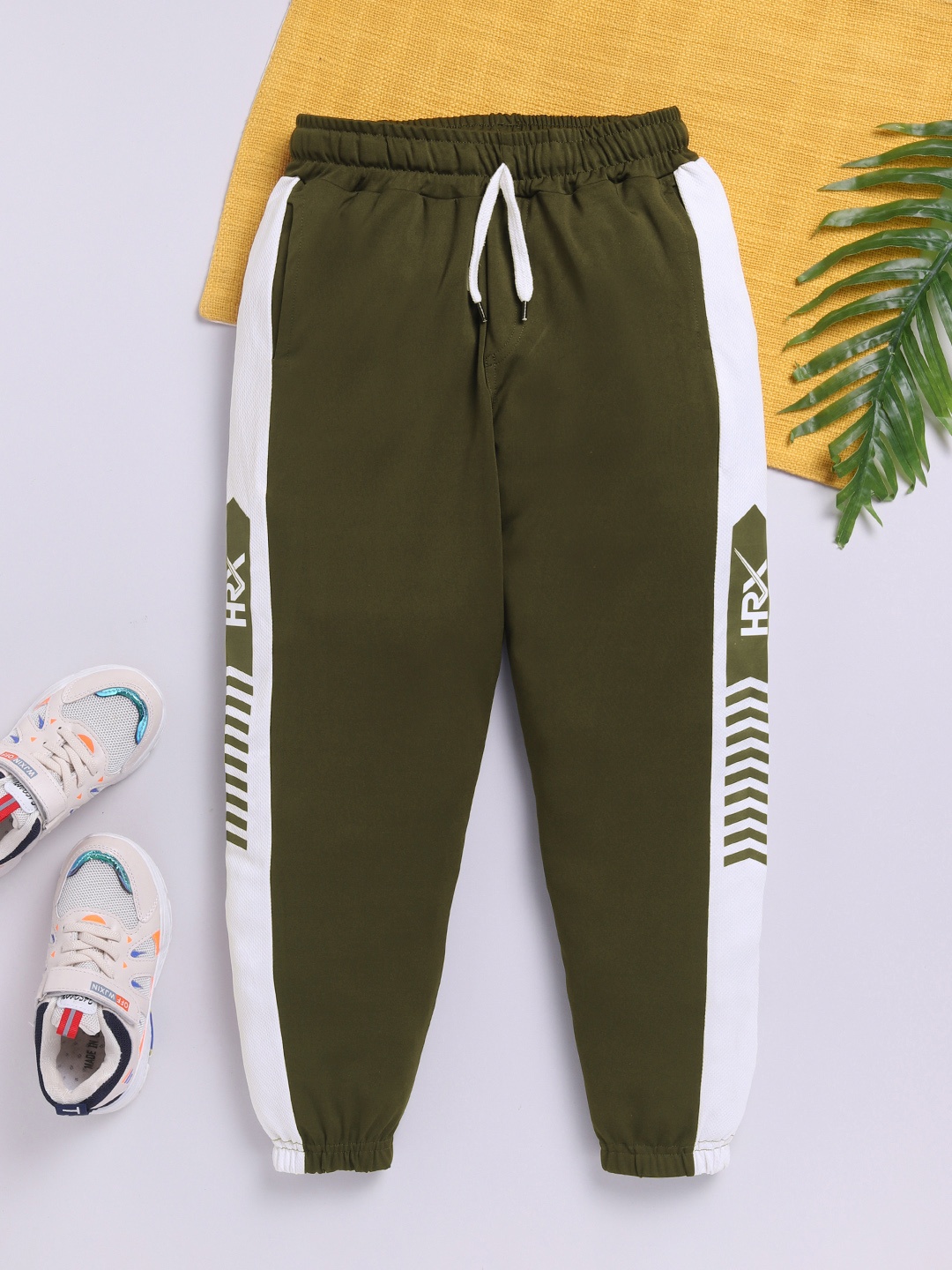

HRX by Hrithik Roshan Boys Typography Printed Rapid Dry Relaxed Fit Joggers, Olive