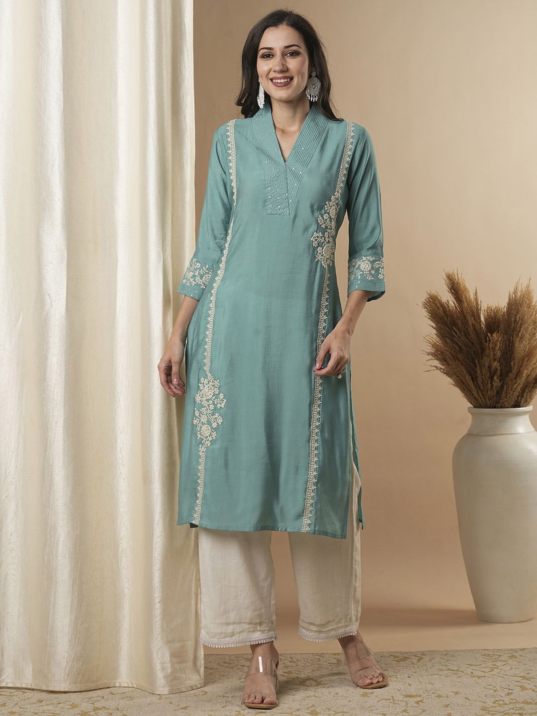

FASHOR Floral Embroidered Straight Kurta, Green