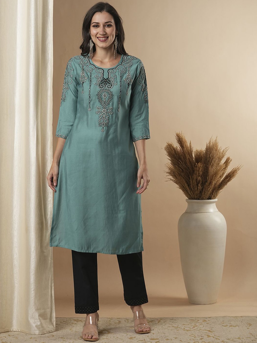 

FASHOR Ethnic Motifs Embroidered Sequinned Straight Kurta, Turquoise blue