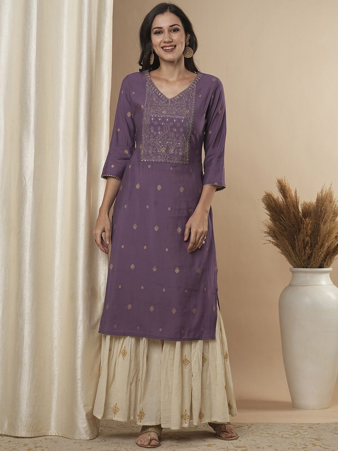

FASHOR Ethnic Motifs Embroidered Sequinned Straight Kurta, Lavender