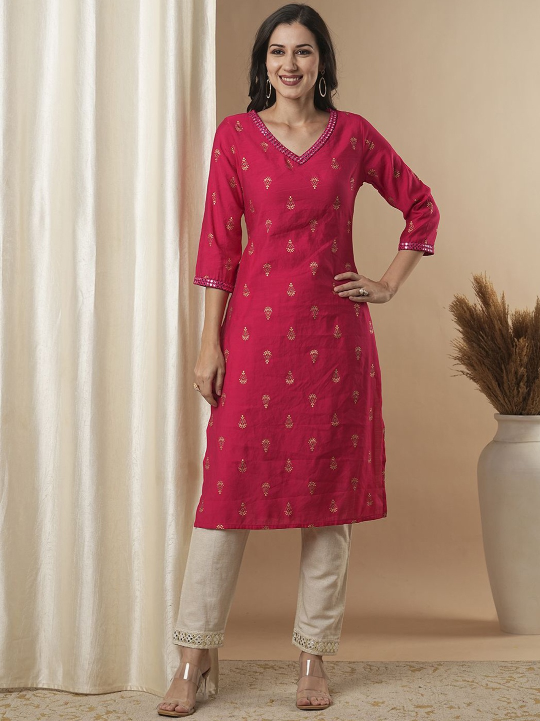 

FASHOR Ethnic Motifs Printed Mirror Work Straight Kurta, Pink