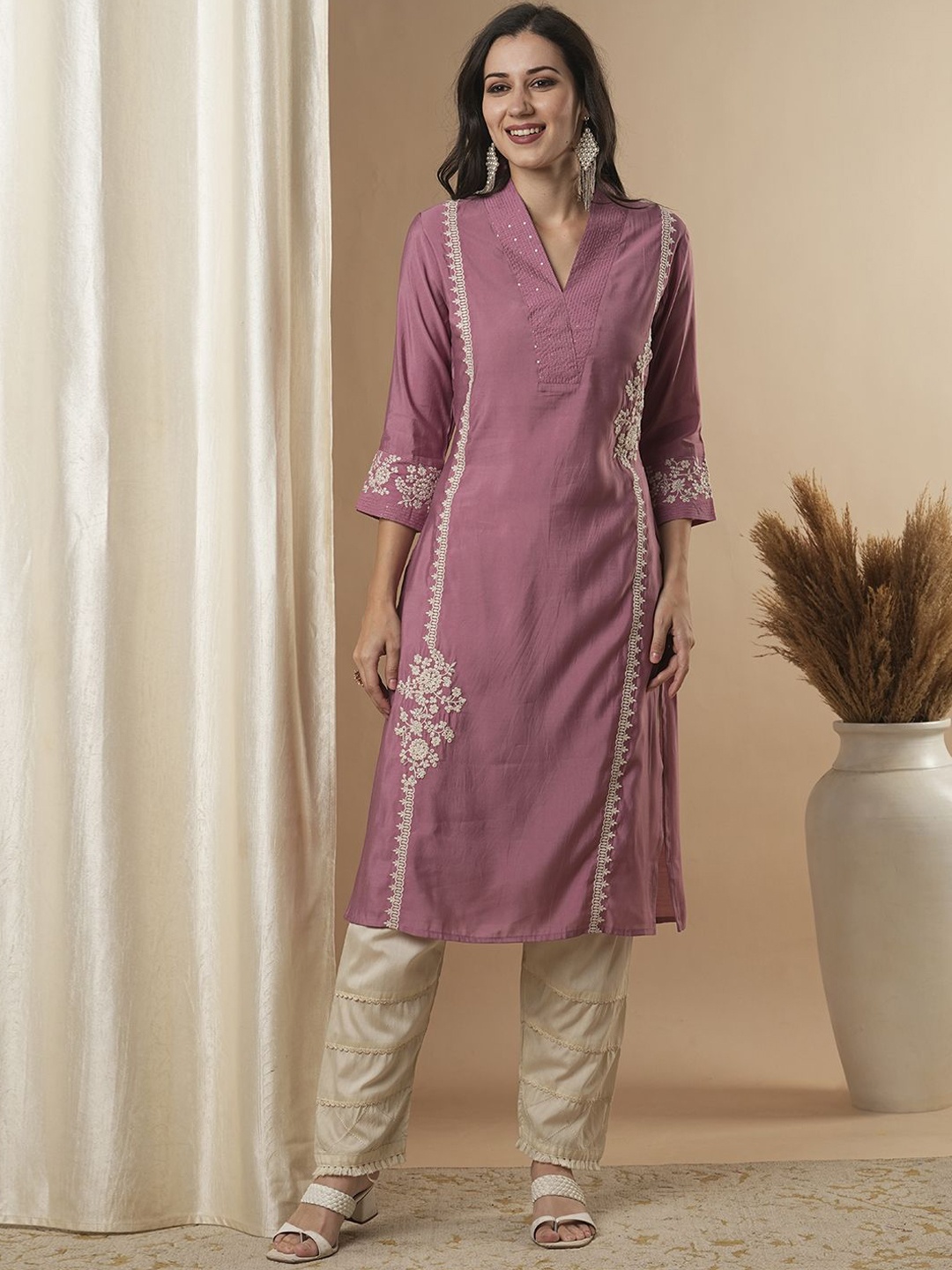 

FASHOR Floral Embroidered Sequins Straight Kurta, Mauve