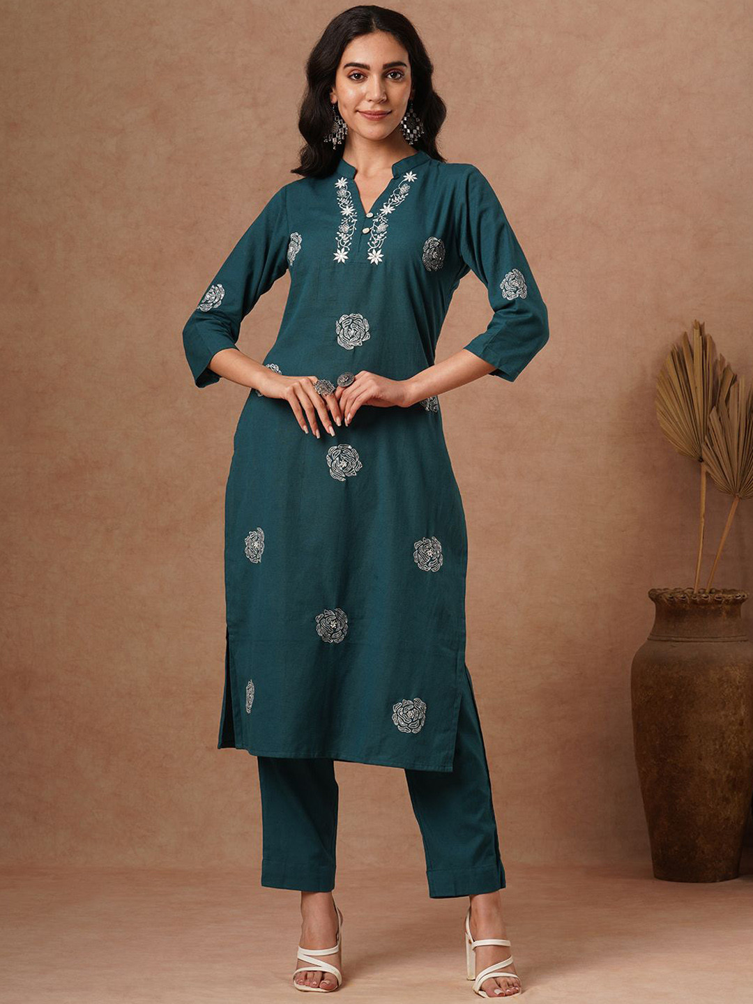 

FASHOR Floral Embroidered Pure Cotton Straight Kurta With Trouser, Green