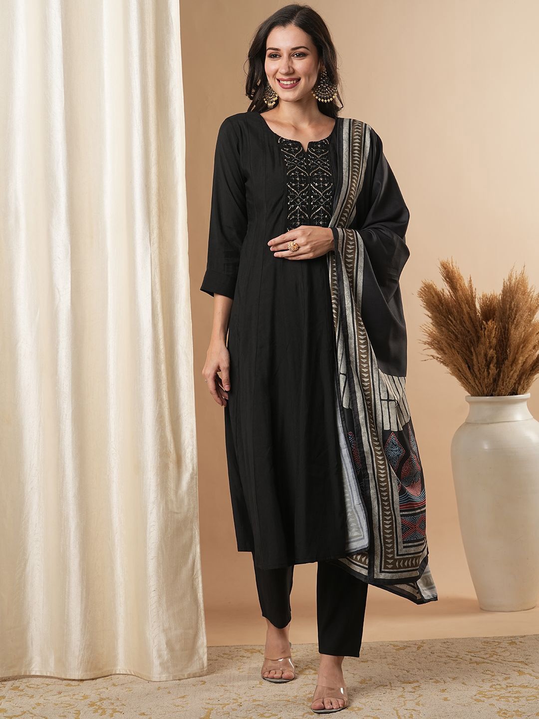 

FASHOR Ethnic Motifs Yoke Design Panelled Thread Work Anarkali Kurta & Trouser & Dupatta, Black