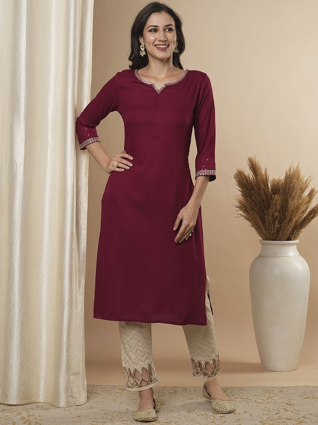 

FASHOR Ethnic Motifs Embroidered Zari Straight Kurta, Burgundy