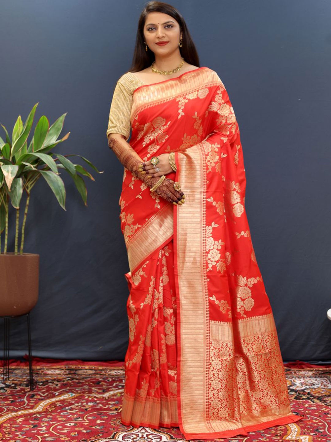 

Royal Rajgharana Saree Woven Design Zari Pure Silk Banarasi Sarees, Red