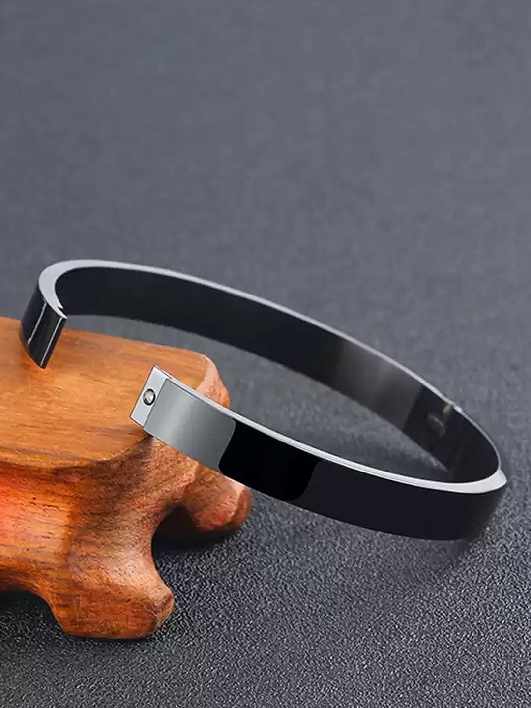 

Lila Unisex Stainless Steel Kada Bracelet, Gold