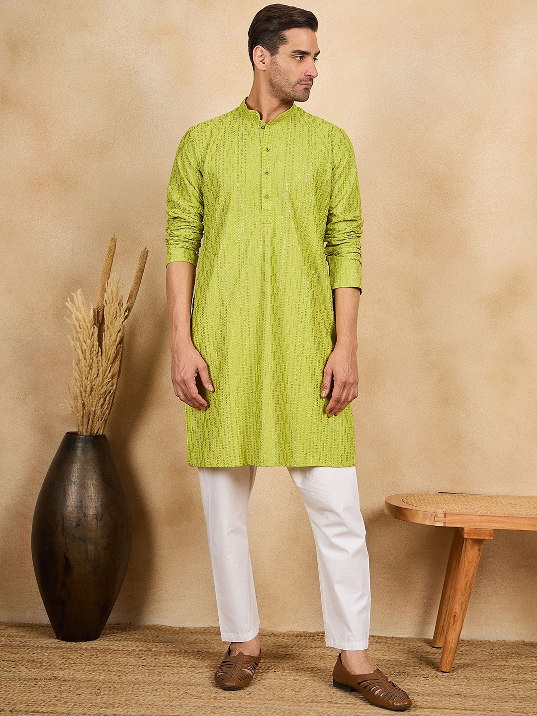 

House of Pataudi Floral Embroidered Sequinned Mandarin Collar Straight Kurta, Green