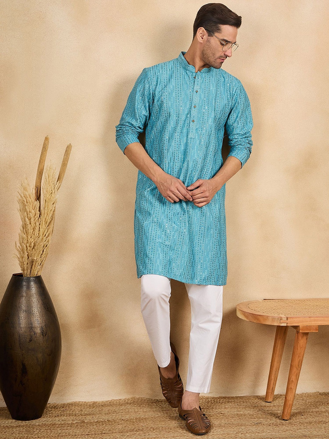 

House of Pataudi Floral Embroidered Sequinned Mandarin Collar Straight Kurta, Blue