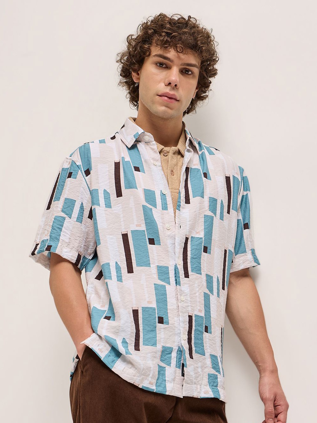 

THE BEAR HOUSE Men Button-Down Collar Geometric Printed Relaxed Fit Casual Shirt, Peach