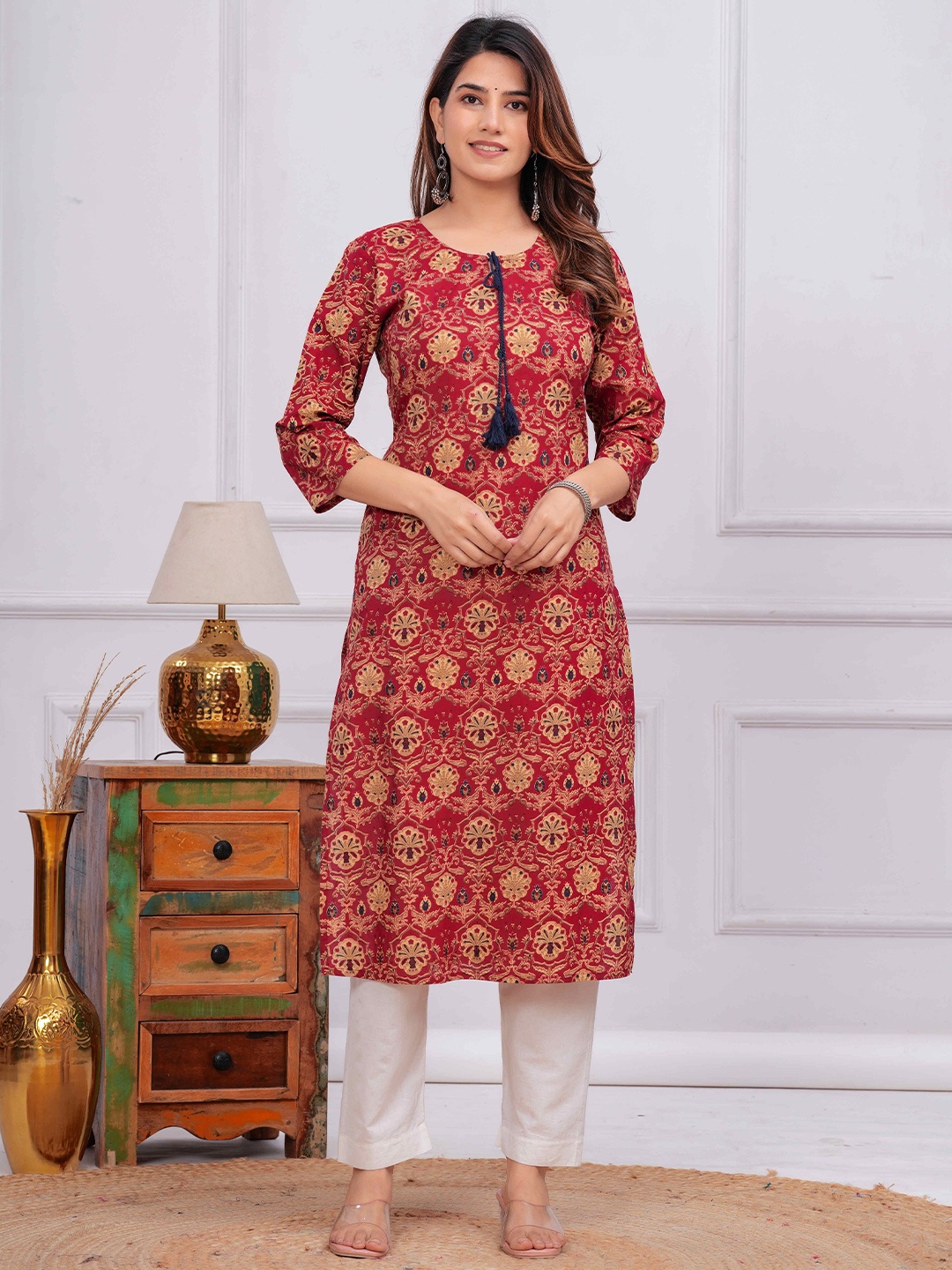 

Meeranshi Ethnic Motifs Printed Kurta, Maroon