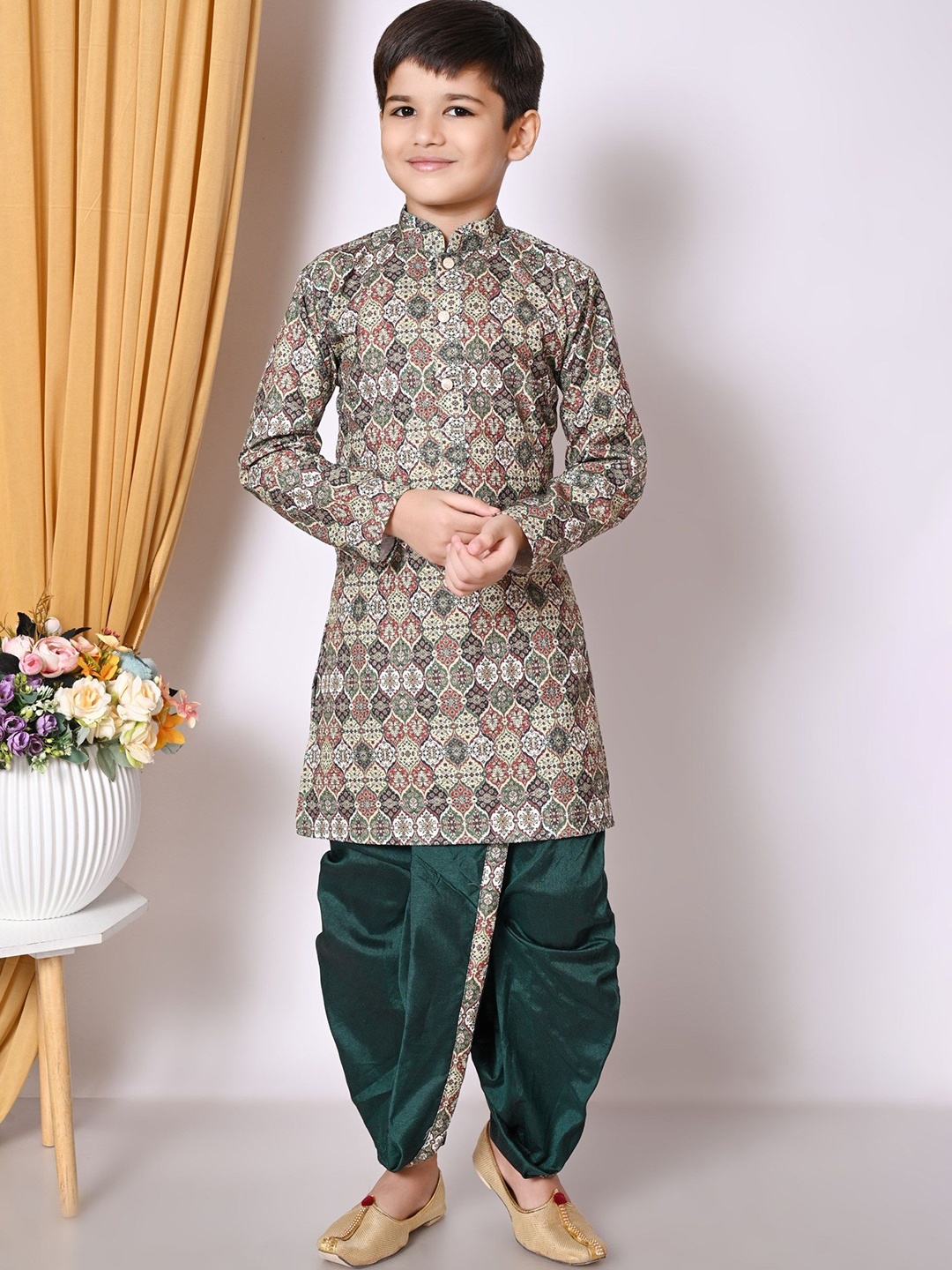 

NFC CREATION Boys Ethnic Motifs Printed Regular Sequinned Dupion Silk Kurta & Dhoti Pant, Green