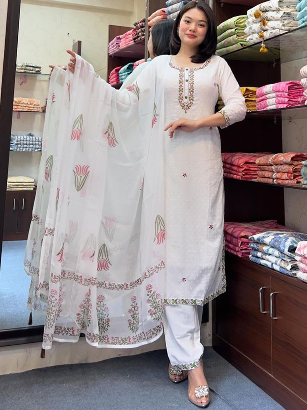 

HERE&NOW Women Ethnic Motifs Embroidered Regular Sequinned Kurti with Trousers & With Dupatta, White