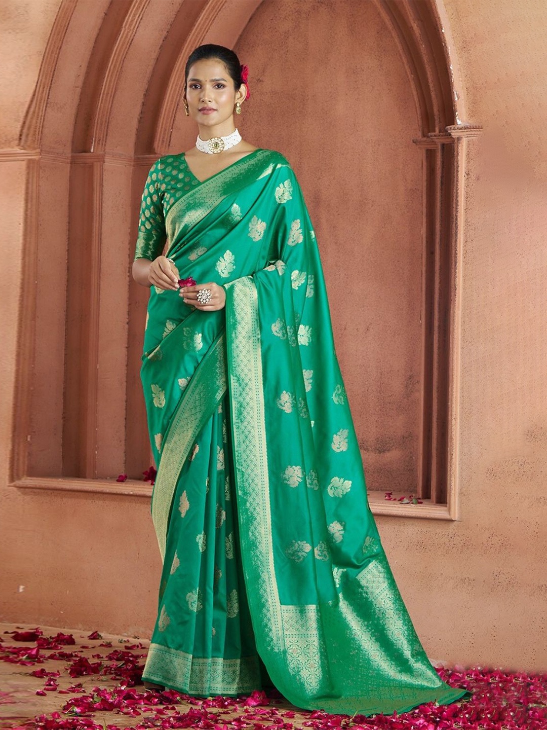 

DEVATITHI Woven Design Zari Pure Silk Banarasi Saree, Green