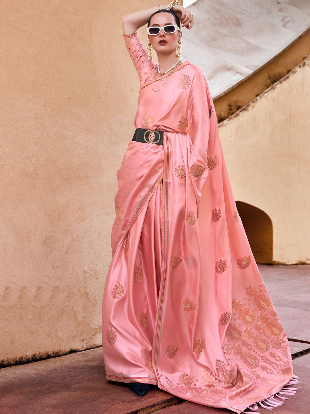 

DEVATITHI Woven Design Zari Satin Saree, Pink