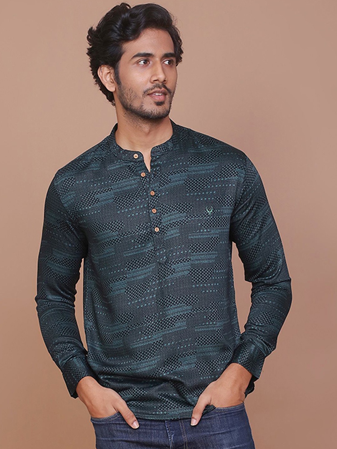 

RAVINIK Geometric Printed Band Collar Cotton Straight Short Kurta, Black