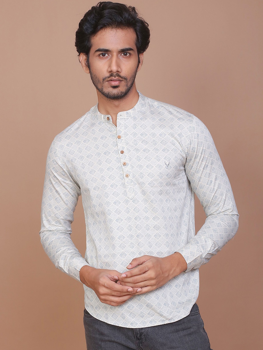 

RAVINIK Geometric Printed Band Collar Cotton Straight Short Kurta, Off white