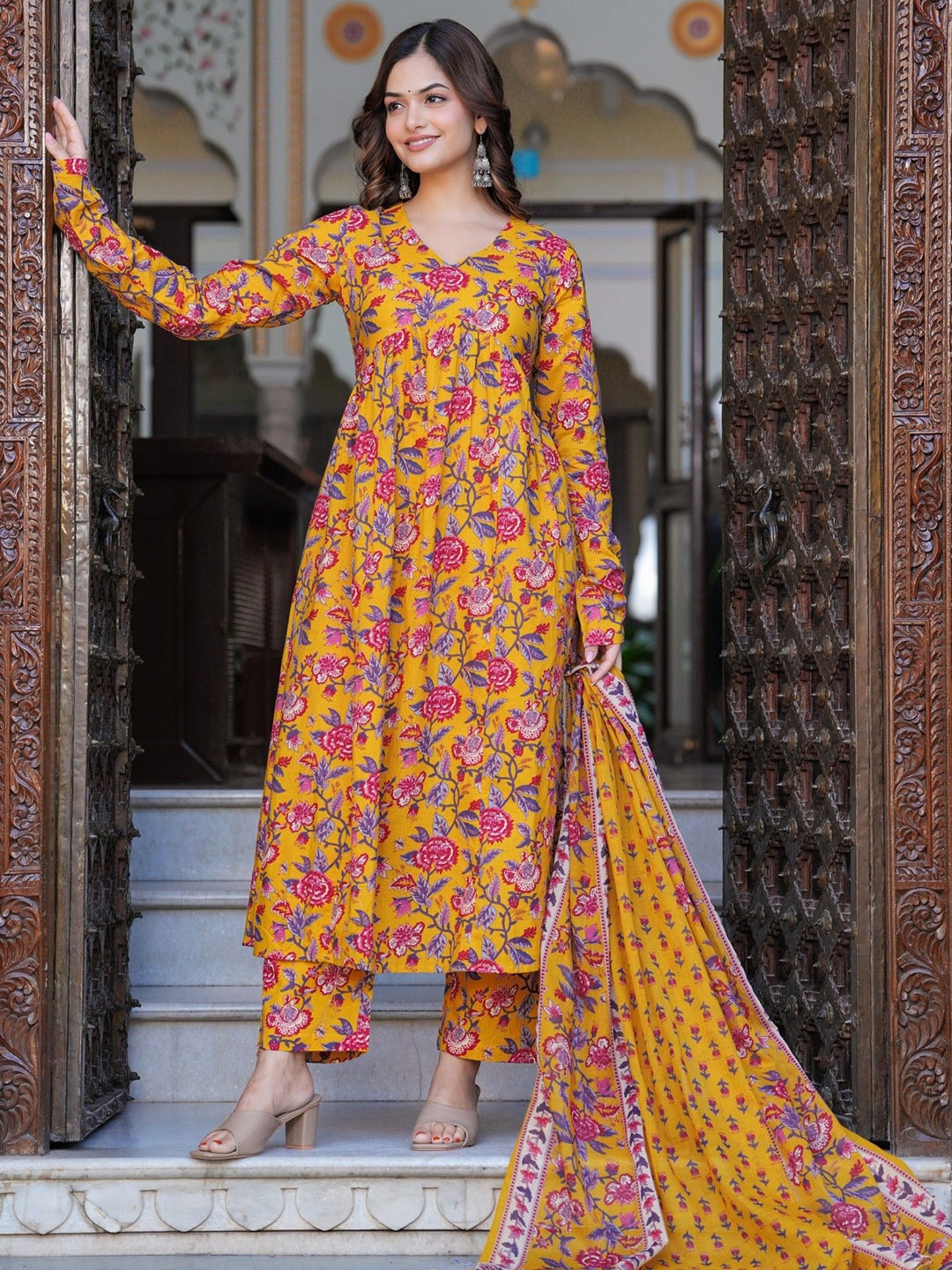

MANOJAVA Floral Printed V-Neck Empire Pure Cotton Kurta With Trouser With Dupatta, Yellow