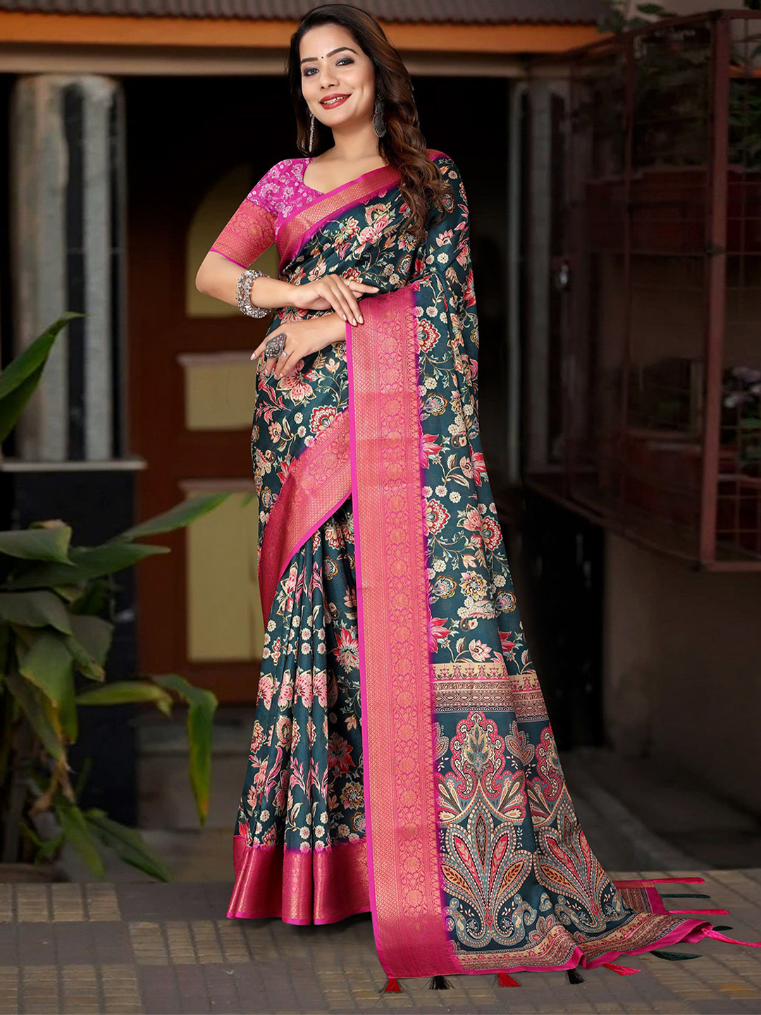 

J 6 DESIGNER Floral Printed Woven Design Zari Saree, Green