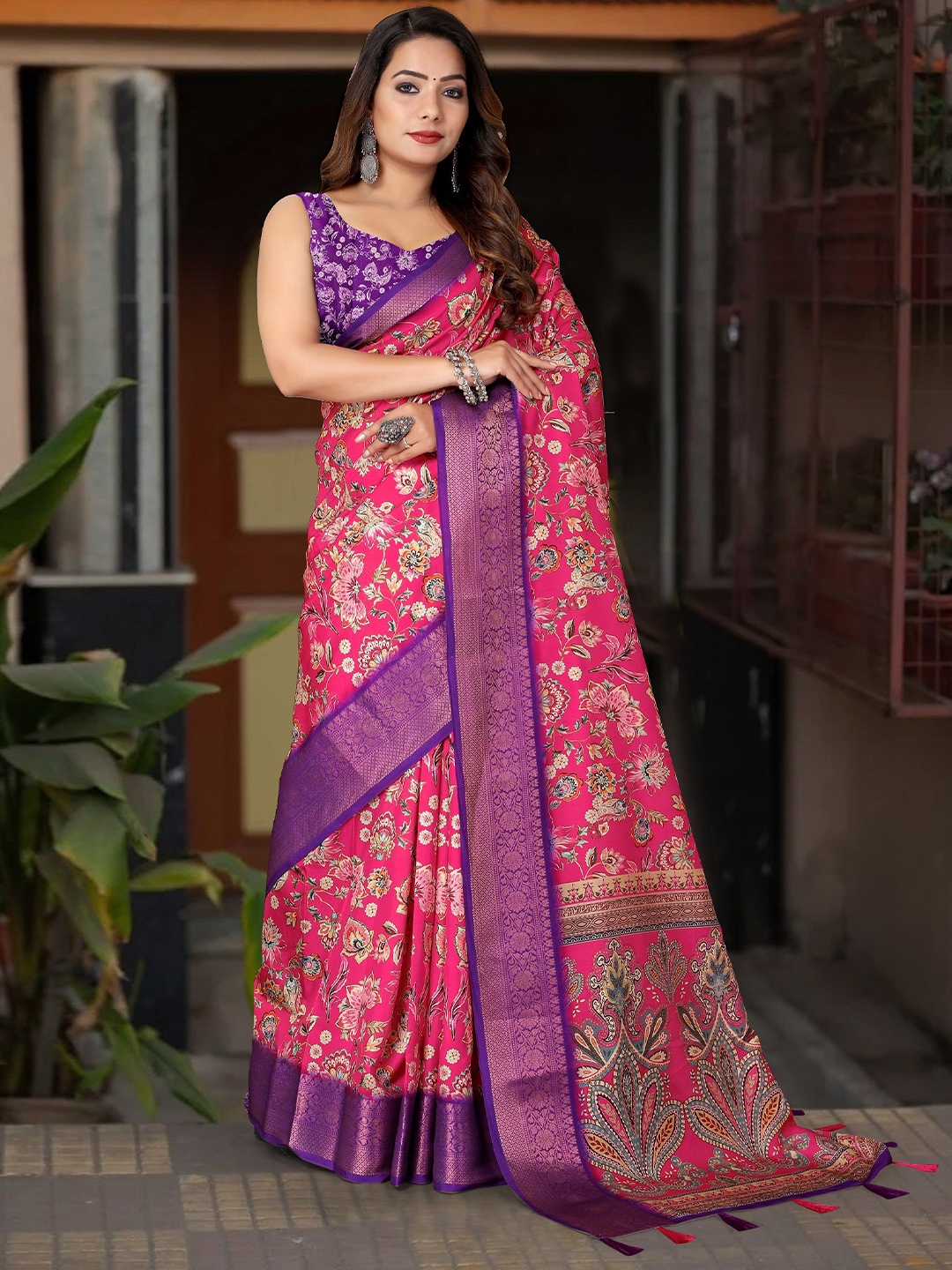 J 6 DESIGNER Floral Printed Woven Design Zari Saree, Pink