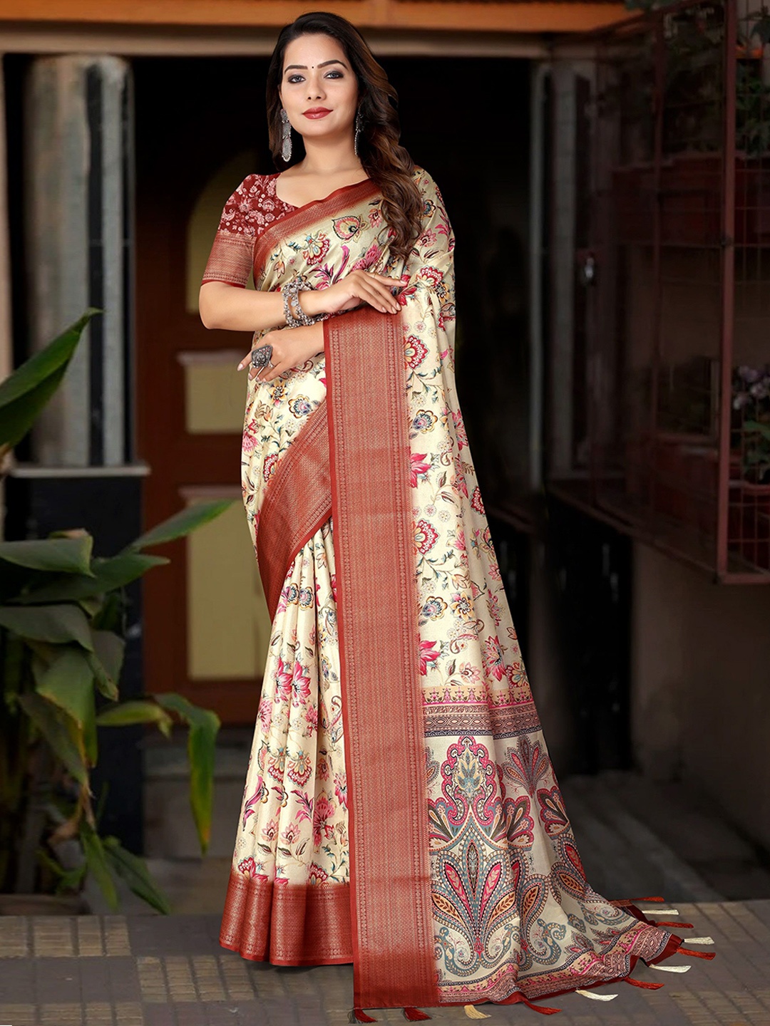 

J 6 DESIGNER Floral Printed Zari Woven Design Saree, Cream