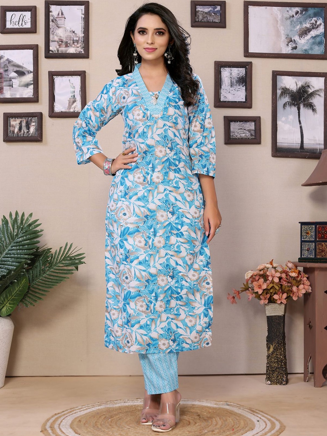 

vj fashion Floral Printed V-Neck Straight Kurta with Palazzos, Turquoise blue