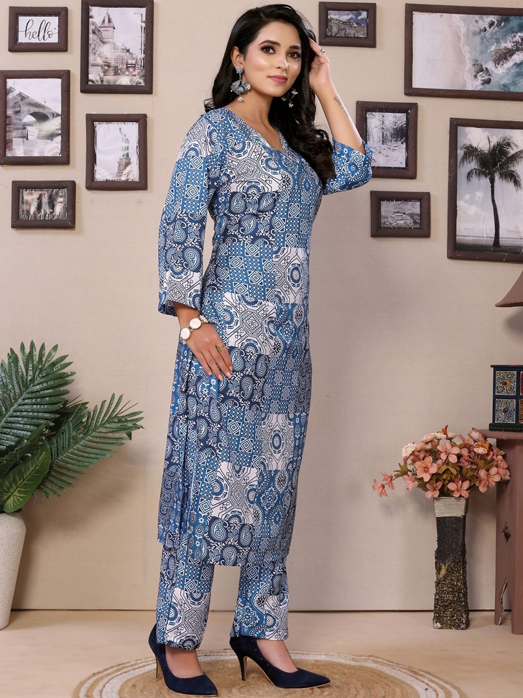 

vj fashion Ethnic Motifs Printed V-Neck Straight Kurta with Palazzos, Navy blue