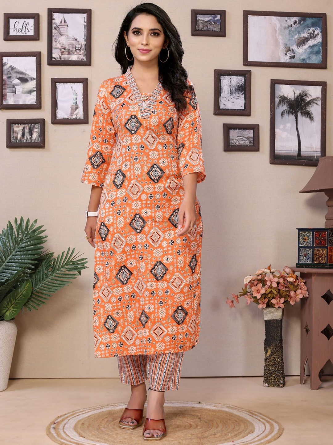 

vj fashion Ethnic Motifs Printed V-Neck Straight Kurta with Palazzos, Orange