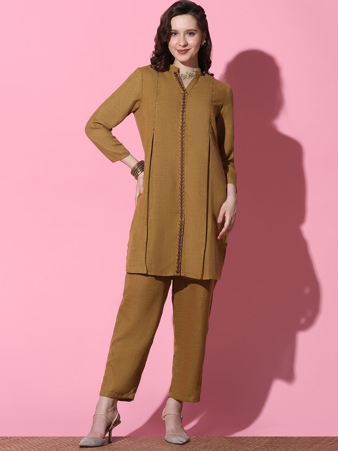 

FUTURO Mandarin Collar Embroidered Tunic With Trouser, Mustard